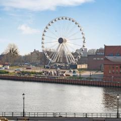 Dom & House - Apartments Old Town Targ Rybny - Self Check-in, Parking, River View