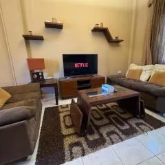 Cozy Townhouse, with back yard (98)
