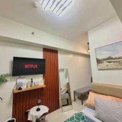 DandD's Place Studio Unit 1 with Free Netflix