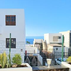 Bright & spacious with aircon