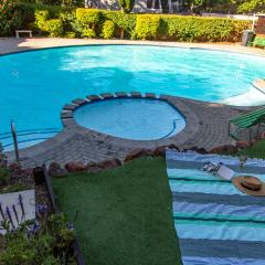 Family Unit - Near Waterfront - Pool & Parking