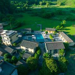 Yangshuo Yulong River Vision Villa
