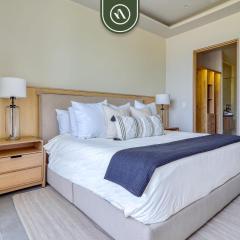 Luxury Oceanfront 3 BR Condo - Private Jacuzzi