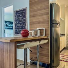 R24 · Piscina/Moderno e aconchegante