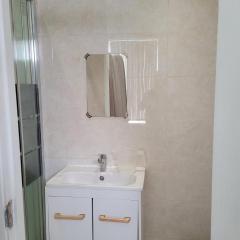 Near Queens hospital ensuite room