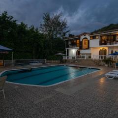 Villa with Swimming Pool, Jacuzzi and Sauna