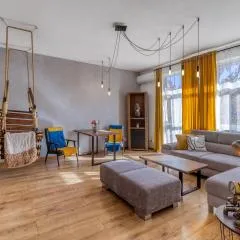 Big 75m2 next to Opera building in direct centrum, Air-conditioned, balcony, 24h self checking