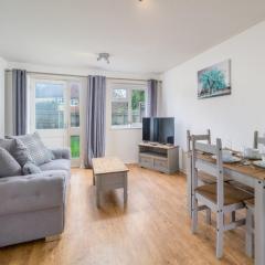 Atkinson Pet-Friendly 1-Bedroom Apartment in Crawley with Private Garden & Parking