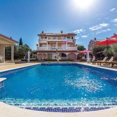 Three-Bedroom Apartment In Vodnjan