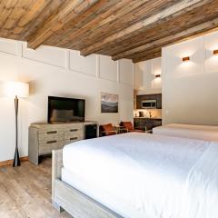 Cove Creek Lodge 212 Dog Friendly Standard Double Queen Room