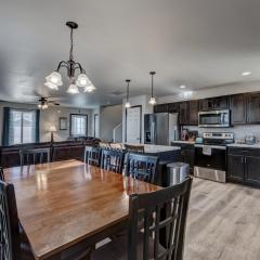 Hilltop Family Home w Game Room