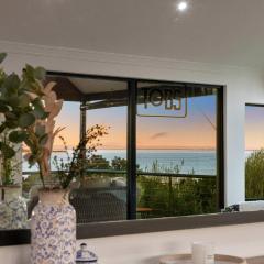 Waterfront Family Retreat Wood Fire Wknd Market