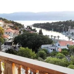 Amazing Apartment In Supetar-Splitska