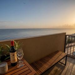 Sea Front 3 Bedroom Apartment with PS5