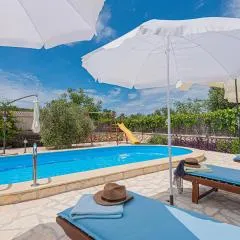 Three-Bedroom Apartment Dubrava With An Outdoor Swimming Pool 09