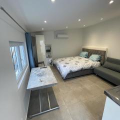 Studette indépendante tout confort sur jardin