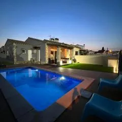 Casa en L Escala con piscina y WIFI free