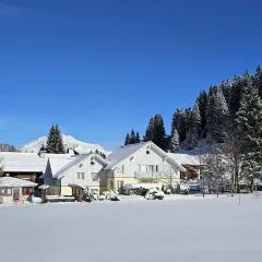 Haus Capricorn - Garten Appartement - Bergdorf Gargellen 1423m
