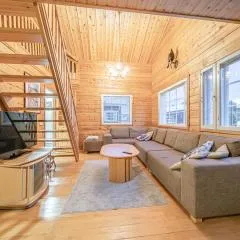 Alpine Chalet Central by Aavalevi Holidays, Ski-in Ski-out, Levi center