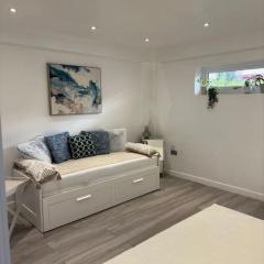 Devonshire - 1 Bedroom Apartment with Full Amenities