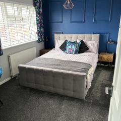 Skyline Loft - Modern Private King Room with Ensuite