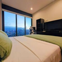 Luxury 20th-Floor Loft