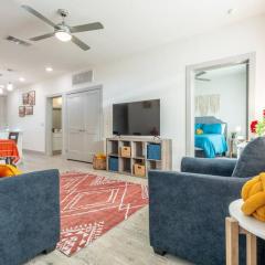 Stunning Top Floor 2 Bdrm 2 Bath City View Apt King Bed Free Parking Pool Gym