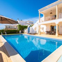 Casa Filipa Lower Floor - Charming 3-Bedroom Villa with Heated Pool