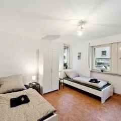 GÜNSTIGES Apartmenthaus für Monteure in Waiblingen City Wifi, Smart TV, Parking NEW