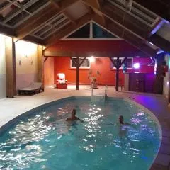 Séjour en Berry avec piscine intérieure chauffée - FR-1-591-632