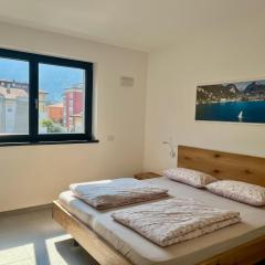 Emma`s Riva-Dream deluxe - sonnige 2-Zimmer-Wohnung mit privatem Parkplatz und Terrasse in Riva del Garda