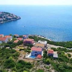 Cozy Sea View House with Pool