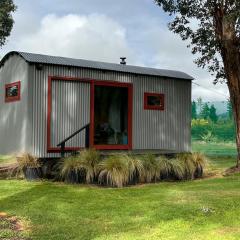 Waiata Shepherds Hut- Off Grid retreat