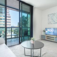 Immaculate 1br Apt In Docklands Pool Free Parking