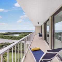 Beachfront condo with views, pool and tennis courts