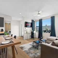 Stylish 2 Bedroom King Bed EVCharger Pet-Friendly Balcony