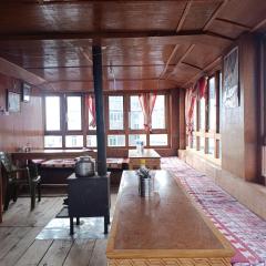 Ghangchempo Guest House,kyanjin gompa