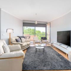 Modern and Homely 2BR Burke Crescent Apartment - Hosted by Canstay