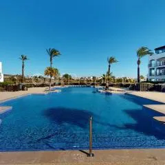 Charming 2 Bed Apartment with Golf Course Views