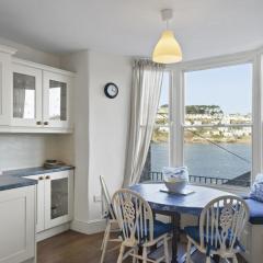 Apartment Sea Views & Terrace on Waters Edge in Polruan