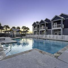 Walk to Beach Heated Pool BBQ Area Balcony Island