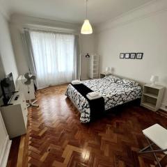 SÓLO HABITACIÓN GRANDE CON BALCOn