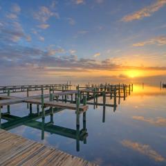 6BDR Bay Haven w Shared Waterfront Pool Boat Dock Keeper Trout by AvantStay