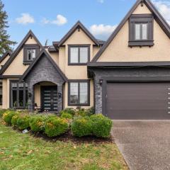 Peaceful 2 Bedroom Suite that sleeps 6 with Free Wifi ,Free street parking,easily accessible to Downtown Vancouver