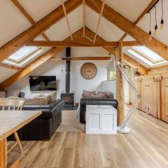 Bright and airy loft apartment Swallows Rest