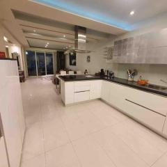 Charming 2-bedroom 2 bath apartment - Sliema