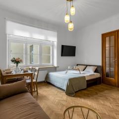 Mokotów Studio - Top Location, Tram&Shops nearby - by Rentujemy