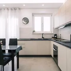 Daisy Apartment - Cozy Apartment with Balcony - Molfetta