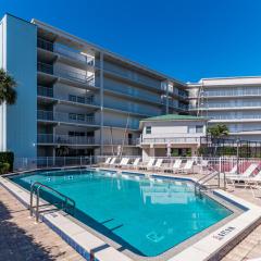 Top Floor Condo, Steps Away From J.W. Marriott and Beach Access