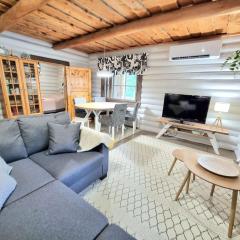 Tunnelmallinen hirsimökki - Levin Liitäjä